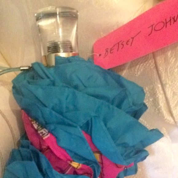 🆕Betsey Johnson Umbrella - Picture 4 of 4