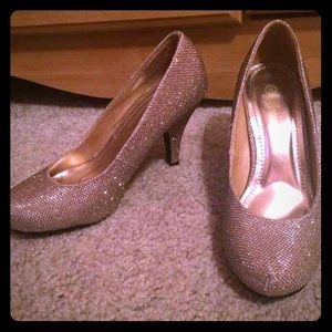 Beautiful Gold Heels ❤️