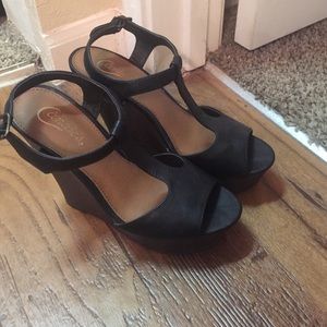 black wedges