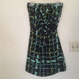 Strapless patterned dress