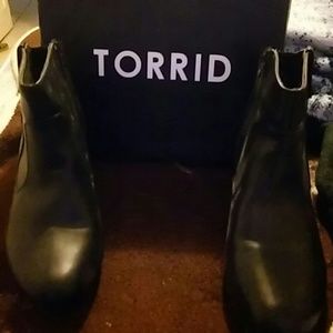 Torrid shoes size 11 with shoe box
