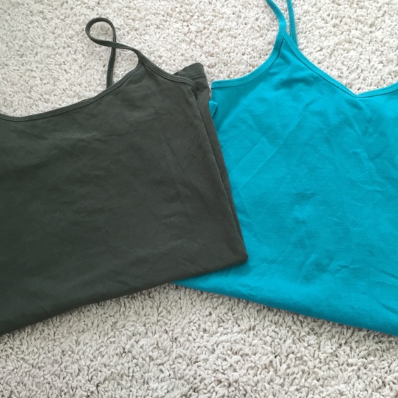 ⭐️Tank top bundle - Picture 2 of 3