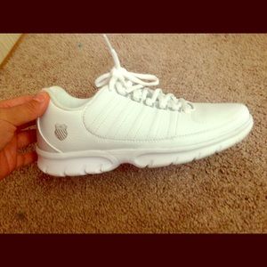 K Swiss size 8 in men all white only worn once