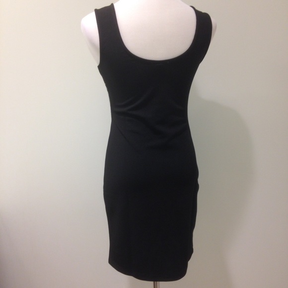 Gorgeous black dress with raised design. - Picture 4 of 4