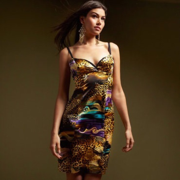 ✨💎$224 Retail✨💎Single 100% SILK PRINTED FITTED STRAP DRESS