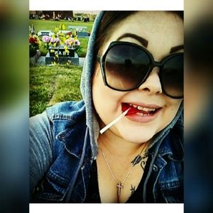 Meet your Posher, Charie