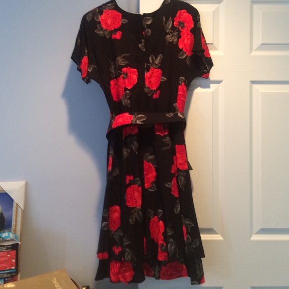 Buyer Studio size 10 black with red flower dress - Picture 4 of 4
