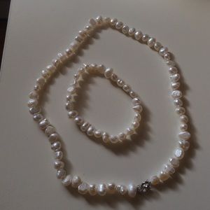 GENUINE Freshwater Pearl Necklace and Bracelet set