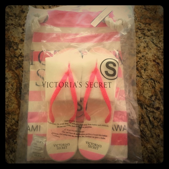 Victoria's Secret beach tote/flip flop combo.