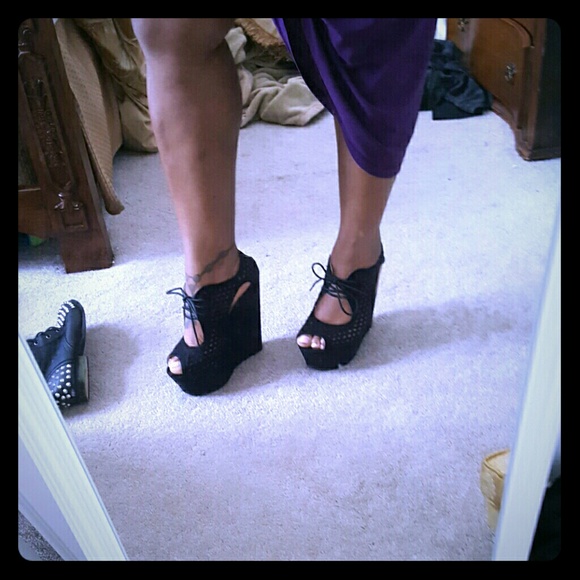 Black lace-up peep-toe wedges