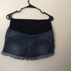 MATERNITY SHORTS AND SHIRT