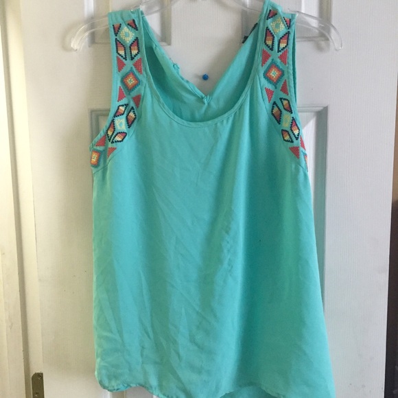turquoise tank top with pattern on shoulders - Picture 1 of 3