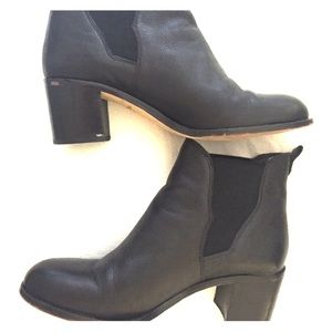 Sam Edelman Justin Hld Gore Chelsea Black Bootie