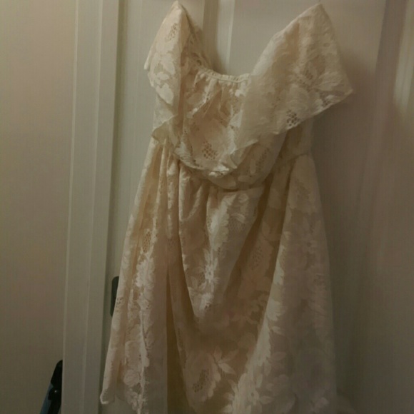 Sleeveless lace mini dress