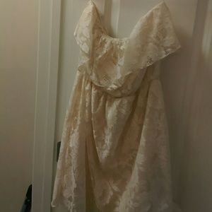 Sleeveless lace mini dress