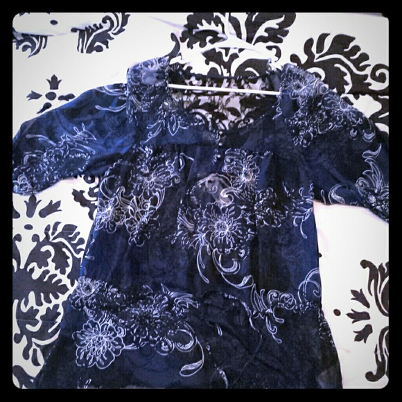L dark blue and black sheer 3/4 sleeve top