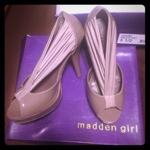 Madden Girl Ouvre Mauve patent 5 1/2 heels.