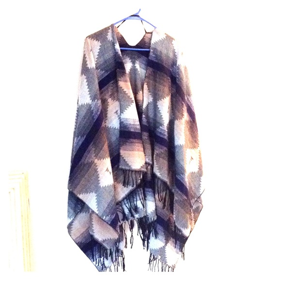 Charlotte Russe Other - Aztec kimono top!