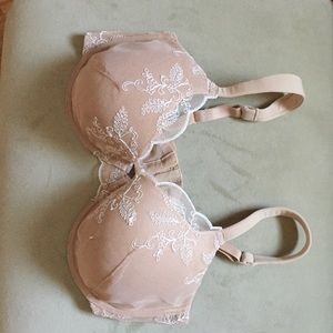 Beige bra/white lace from motherhood maternity