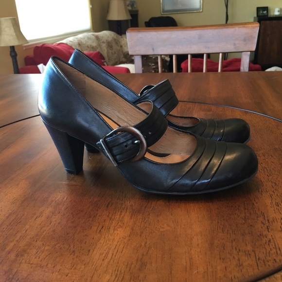 Nurture Mary Janes -9 - Black - EUC!