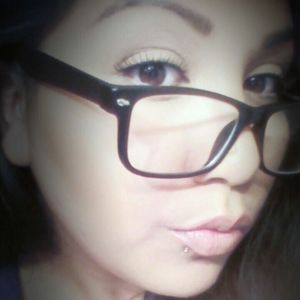 Meet your Posher, Alejandra