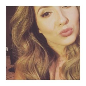 Meet your Posher, Yadira