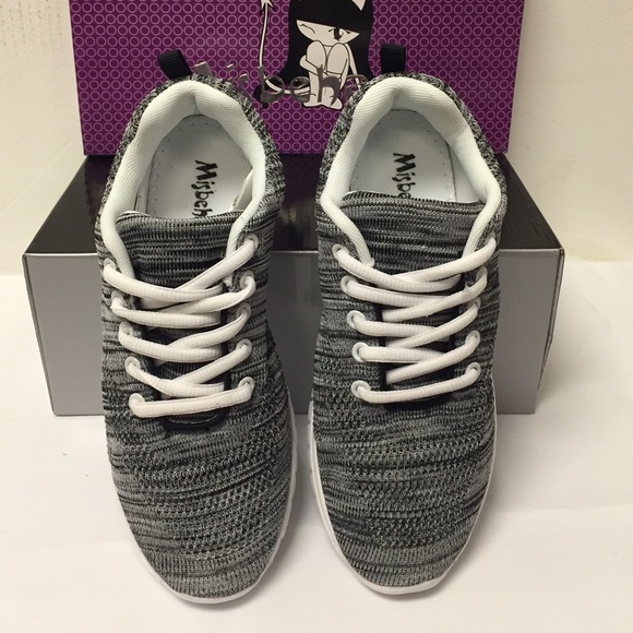 💗Last pair! 💗 Black Fabric Fashion Sneaker - Picture 2 of 4