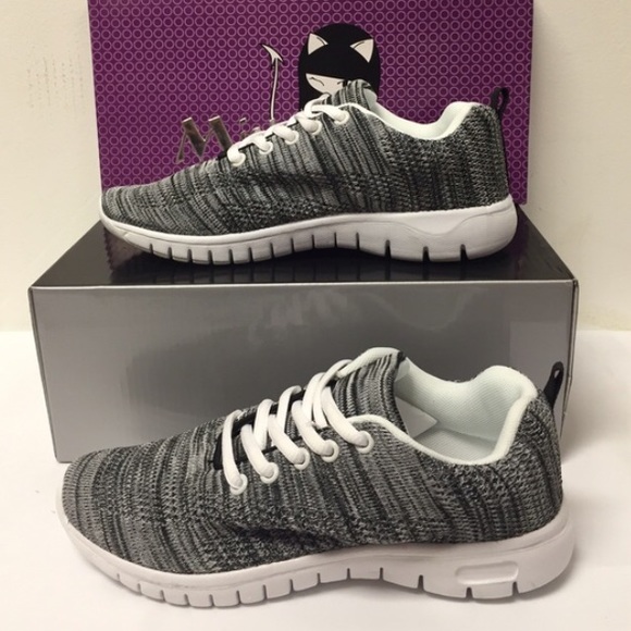 💗Last pair! 💗 Black Fabric Fashion Sneaker - Picture 4 of 4