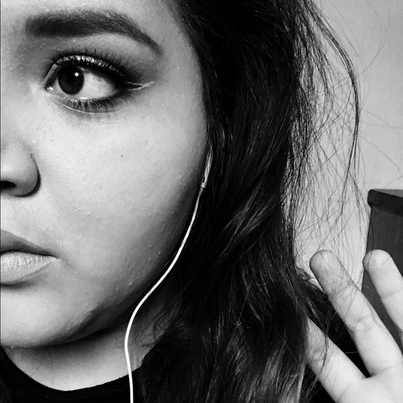 Meet your Posher, Alyx - Picture 1 of 1