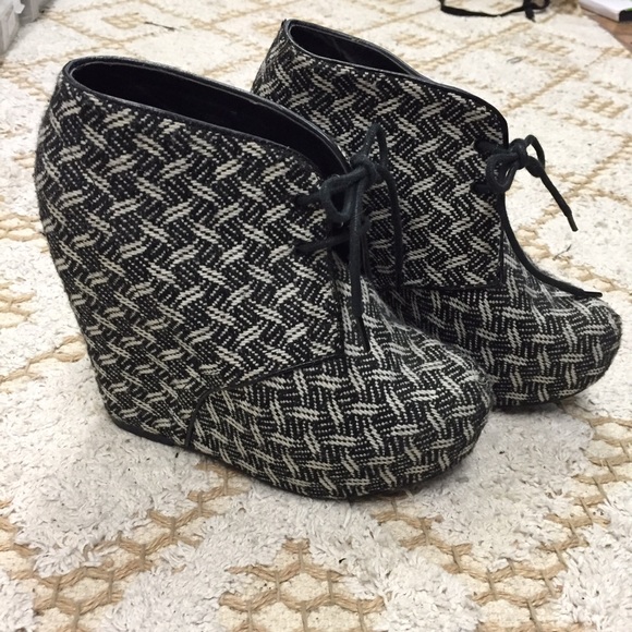 Steve Madden printed wedges Sz 6.5