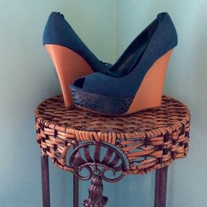 SALE!! 🎉NWB J-Lo Teal Suede Wedges, Sz 7.5
