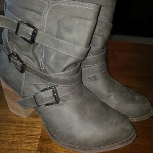 Grey boots Vanity