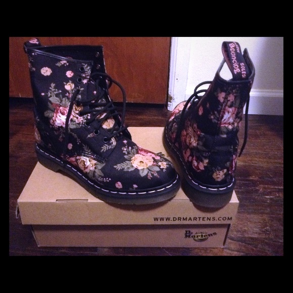 Dr. Martens Shoes - Dr. Martens Victorian flowers
