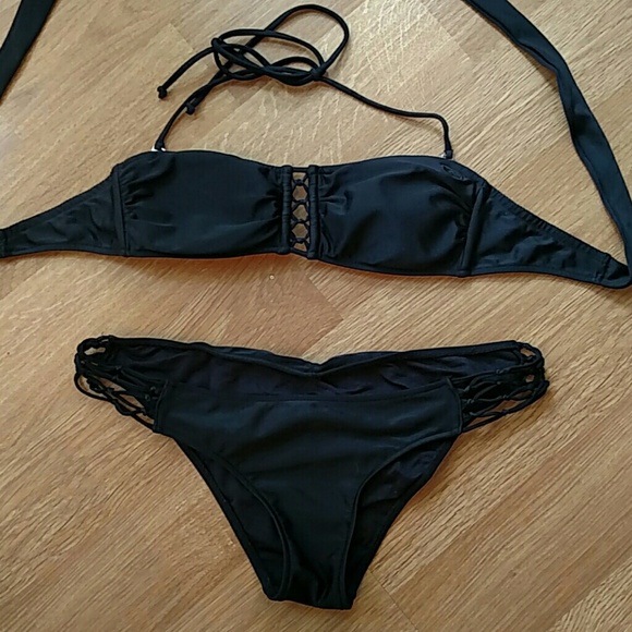 Black bikini