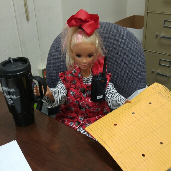 Meet your Posher, Deenia - Picture 1 of 1