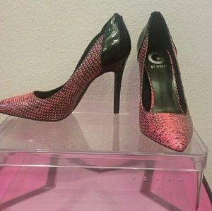 G By Guess Closed Toe Pumps