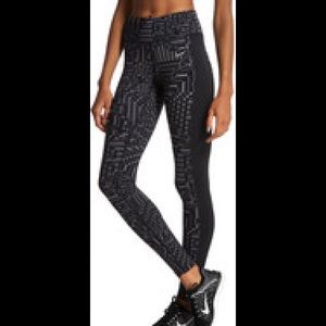 NIKE epic Lux legging 3/4. Size L.