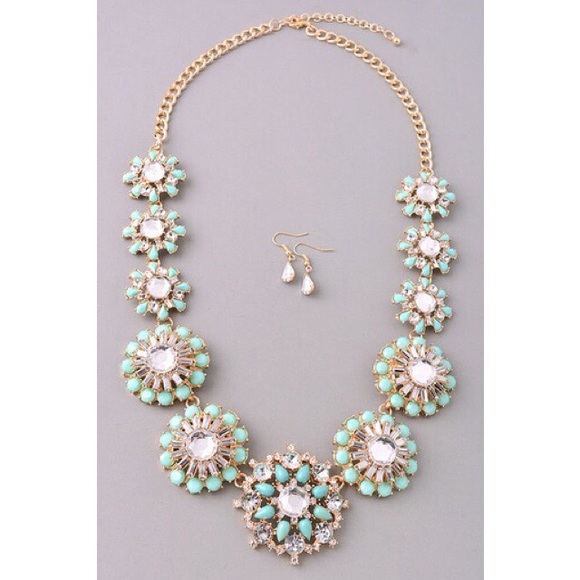 Jewelry - Mint Statement Necklace & Earrings