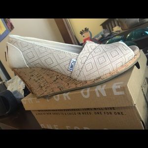 Toms heels size 8 brand new