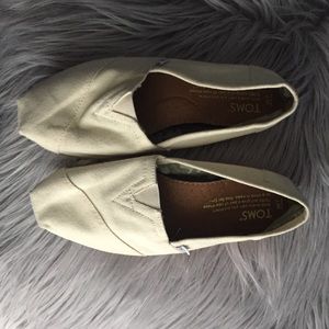 Cream Toms