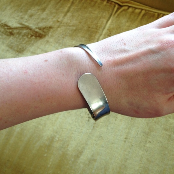 Silver bangle bracelet - Picture 3 of 3