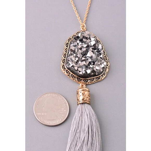 SOLD OUT! Stone Pebble Tassle Necklace - Picture 3 of 3