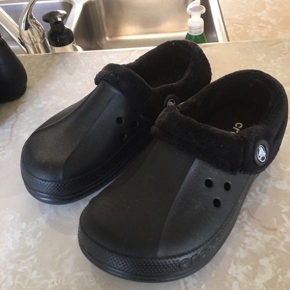 Black fuzzy lining crocs. Super comfortable!