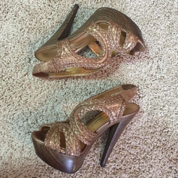 Gold Platform sandal Jessica Simpson