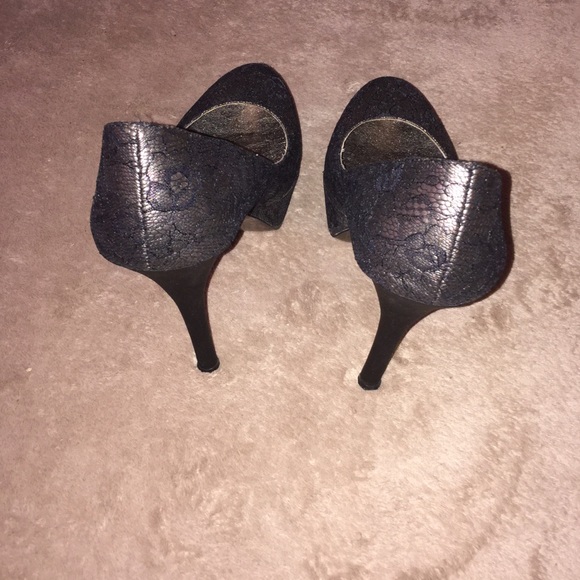 ZIGISOHO SHOES. SIZE 10 - Picture 2 of 4