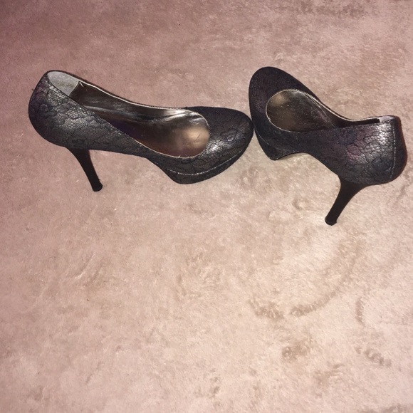 ZIGISOHO SHOES. SIZE 10 - Picture 3 of 4