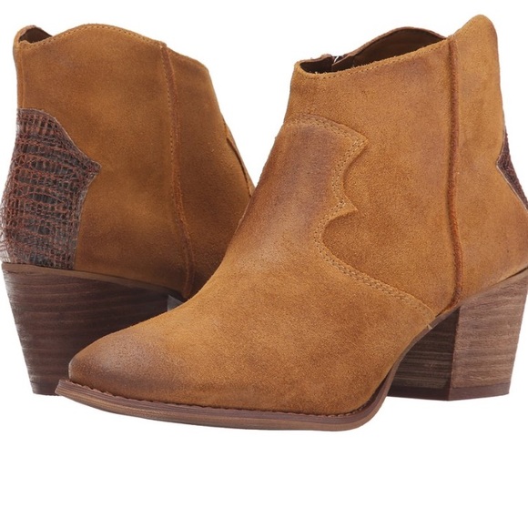 ⬇️ Brand new women's Marc fisher bootie - Picture 2 of 4