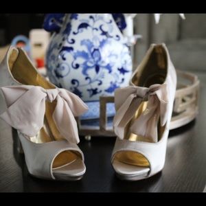 Special occasion bow tie heels size 6.5