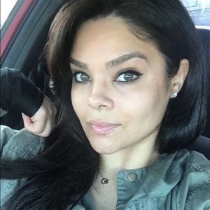 Meet your Posher, Monique