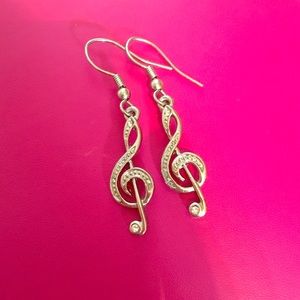 Adorable treble clef earrings